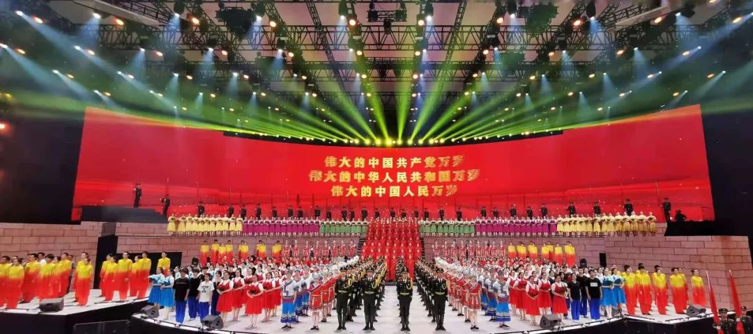 武汉传媒学院学子登上湖北省庆祝建党百年文艺晚会舞台